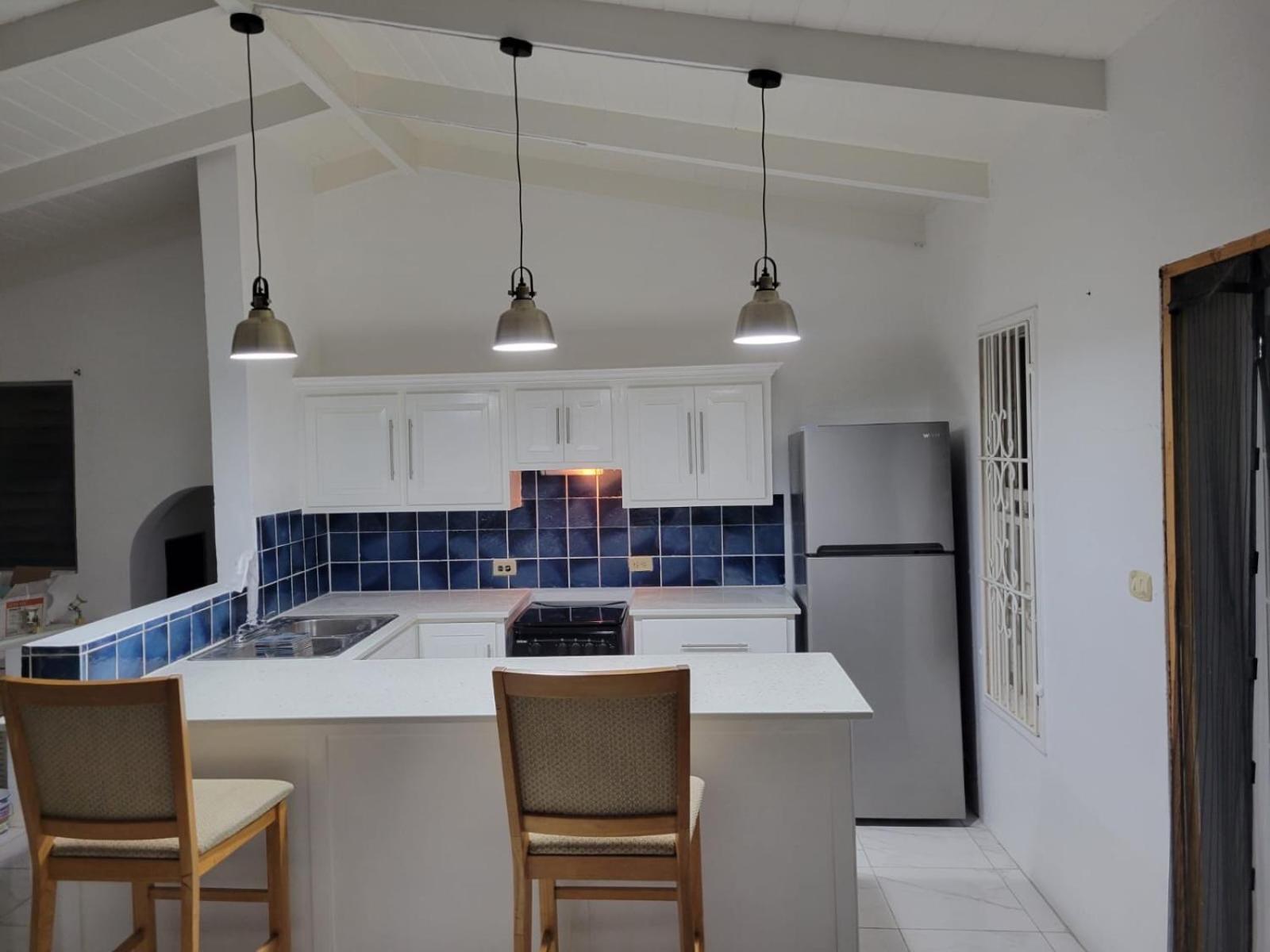 Attractive 2-Bed Apartment Stunning Sea View 딕킨슨 베이 외부 사진